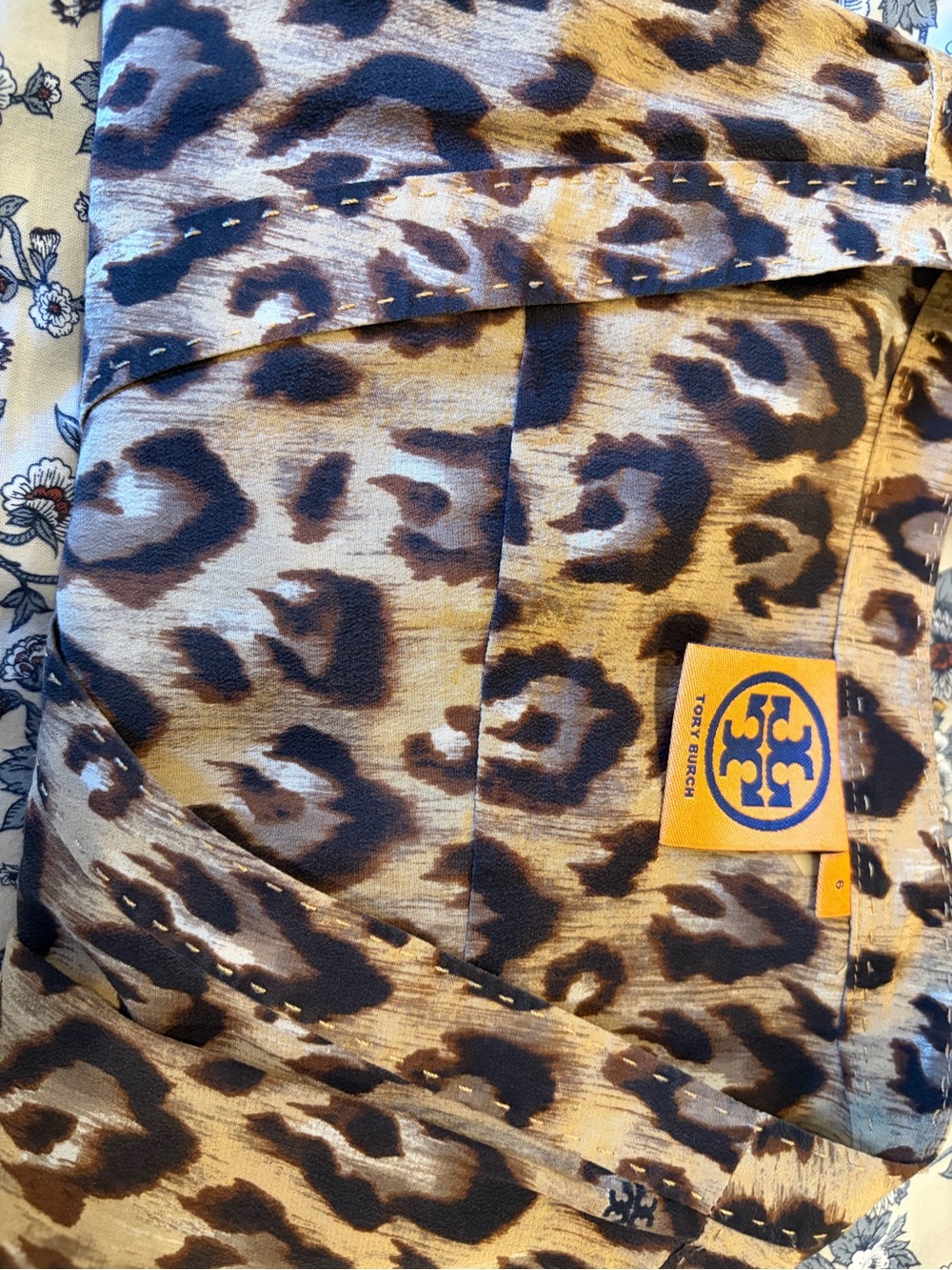 Tory Burch Leopard-Print V-Neck Button blouse - Picture 3 of 5
